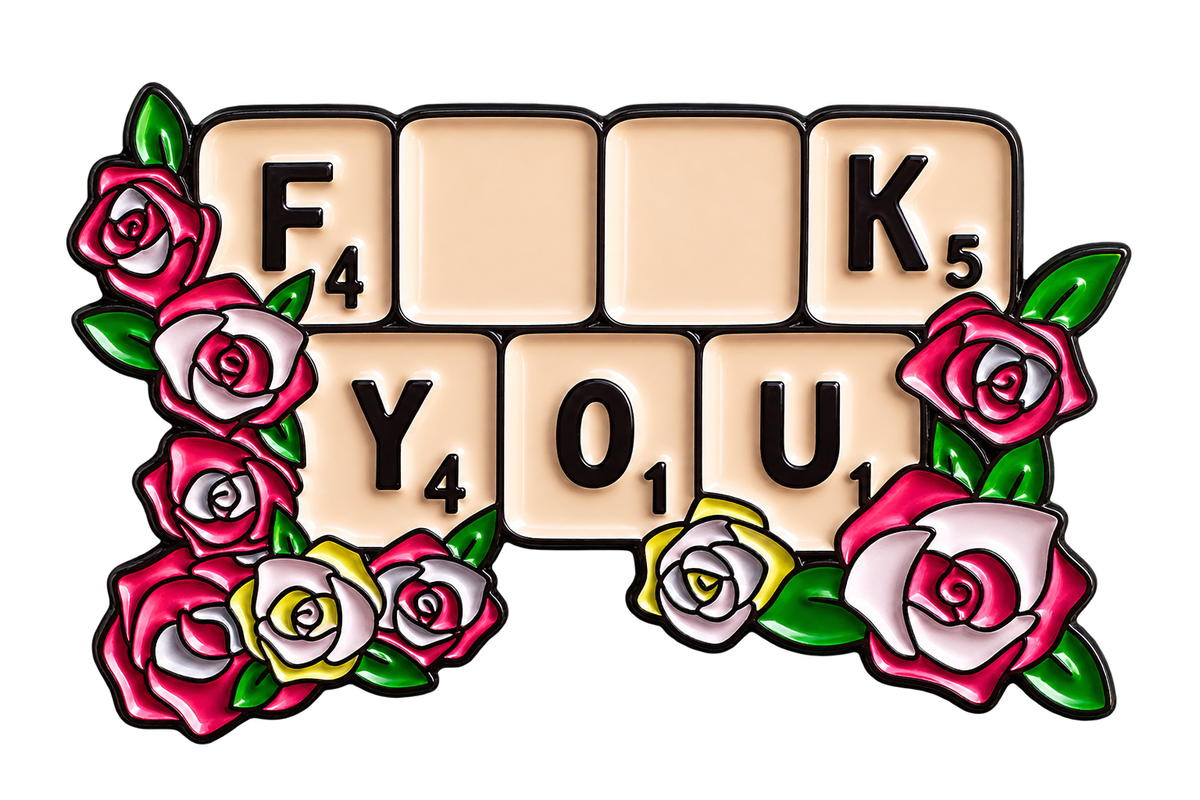 Letterblokjes met F**K YOU, omringd door roze en gele bloemen