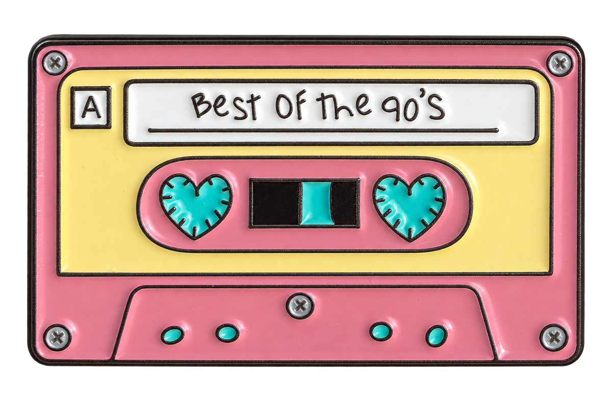 P2-6 Roze cassettebandje pin – voorzijde