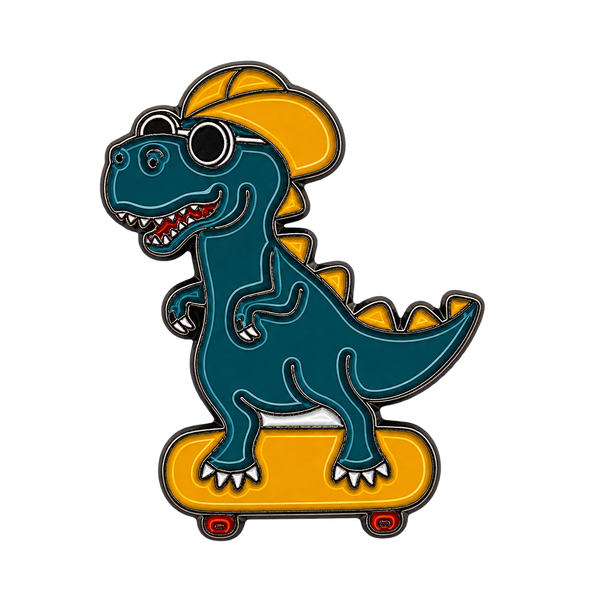 P4-7 Dino Op Skatebord Pin – voorkant