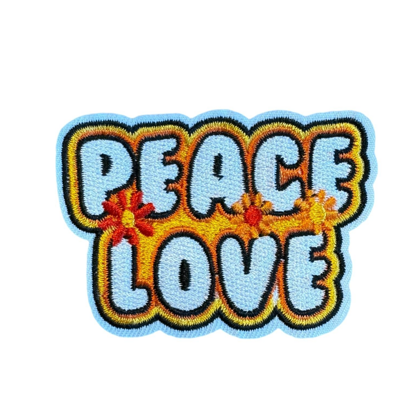 P0726-tekst-peace-love-met-bloemetjes-op-oranje-achtergrond-patch