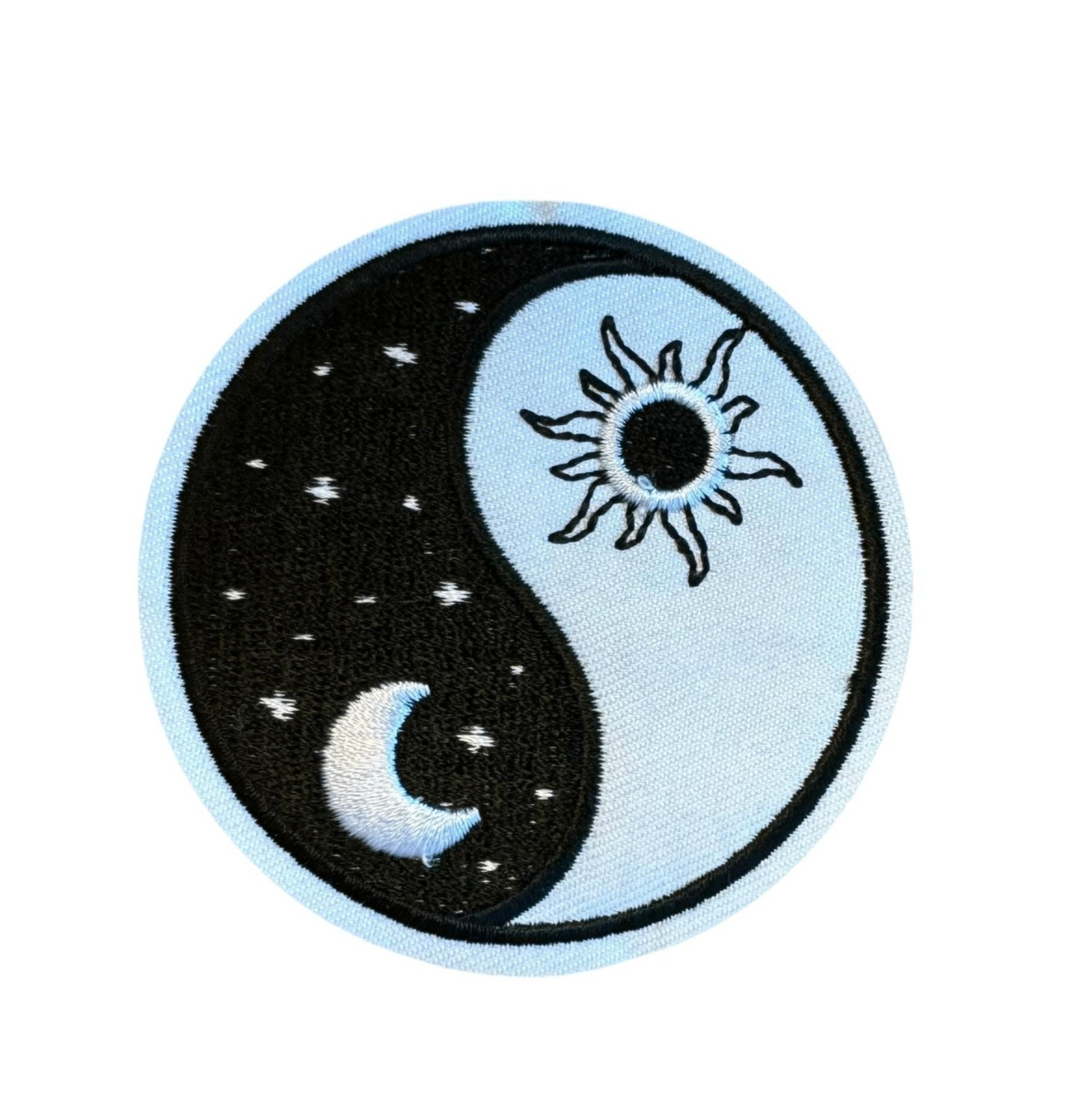 P0748-zwart-wit-ying-yang-teken-met-de-zon-en-de-maan-patch