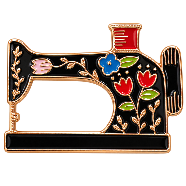 P1-1 naaimachine pin met bloemen en roodgoudkleurige lijnen – vrijstaande voorzijde