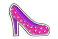 Roze pump met witte stippen, paarse hak en zilverkleurige lijnen
