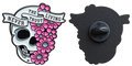 Voor- en achterzijde van de schedel met roze bloemen en zwarte sluiting