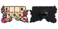 Voor- en achterzijde van de letterblokjes met bloemen en zwarte sluiting