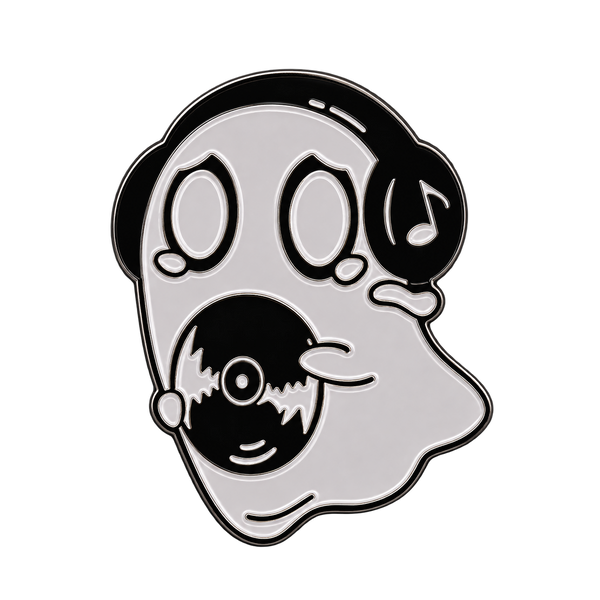 P2-13 Spook Met Koptelefoon Pin – voorkant