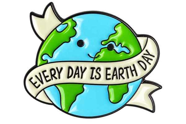 P3-17 – wereldbol Every Day Is Earth Day pin vrijstaand