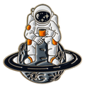 P3-22 maanman pin – vrijstaande voorzijde