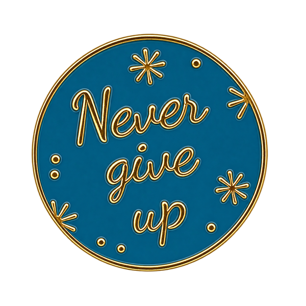 P3-5 Never Give Up Pin – voorkant