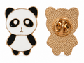 P5-18 panda pin – voorzijde en roodgoudkleurige achterzijde met sluiting