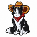 P6-23 zwart-witte hond met cowboyhoed pin – vrijstaande voorzijde