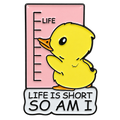 P6-27 eendje Life is short so am I pin – vrijstaande voorzijde