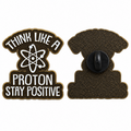 P6-29 Think like a proton pin – voorzijde en achterzijde met zwarte sluiting