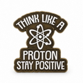 P6-29 Think like a proton stay positive pin – vrijstaande voorzijde
