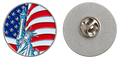 P7-12 Vrijheidsbeeld met Amerikaanse vlag pin – voorzijde en achterzijde met sluiting