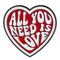 P7-3 All you need is love hartjespin – vrijstaande voorzijde
