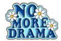 No More Drama met witte bloemen en blauwe letters
