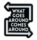 Zwart-wit tekstbordje What goes around comes around met twee pijlen – voorzijde