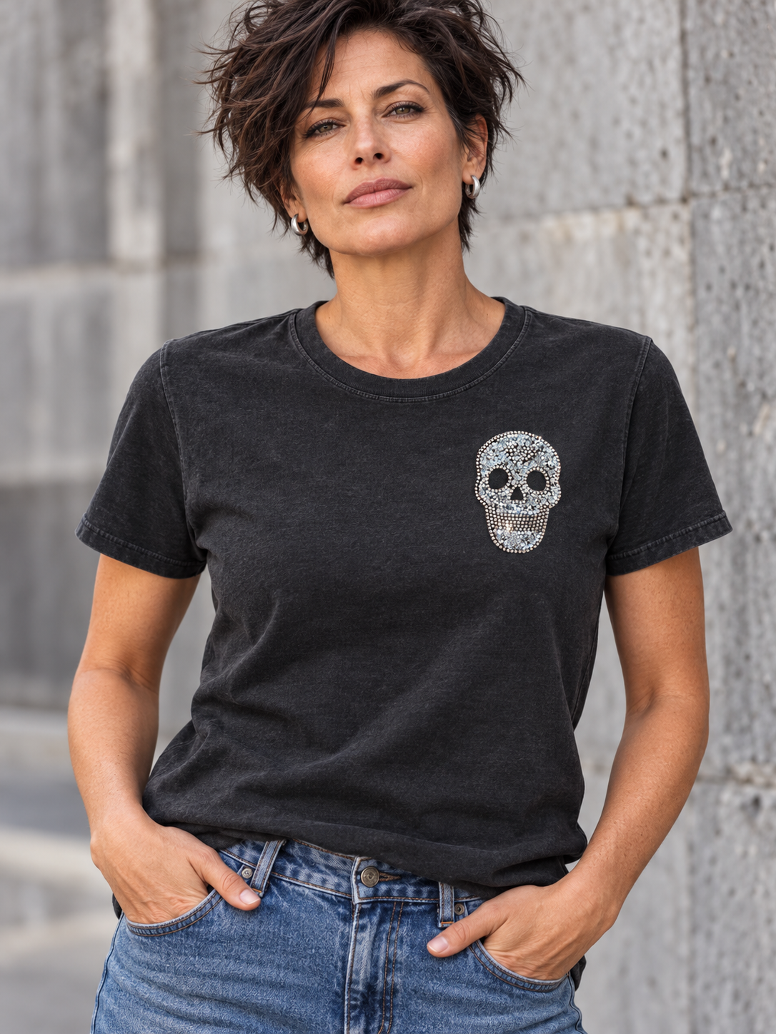 Zilveren skull strass patch op een stoer shirt – SP0031