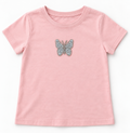 Zilveren vlinder strass patch van 6,2 × 6,2 cm op een roze shirt