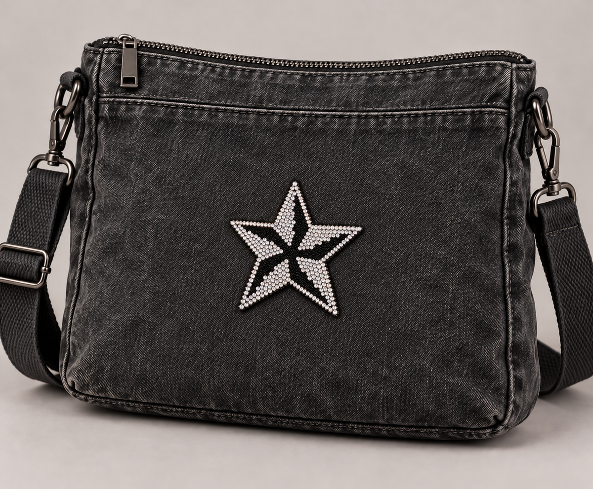 Ster met zwarte twist strass patch van 8,5 × 8,5 cm op een zwarte tas