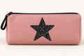 Kleine zwarte ster strass patch op een roze etui – SP0040
