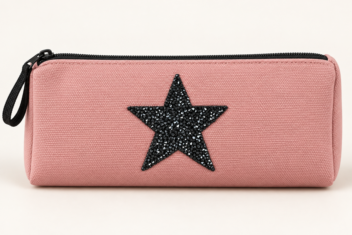 Kleine zwarte ster strass patch op een roze etui – SP0040