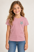 Kleine zilveren facetster strass patch op een roze kindershirt – SP0042