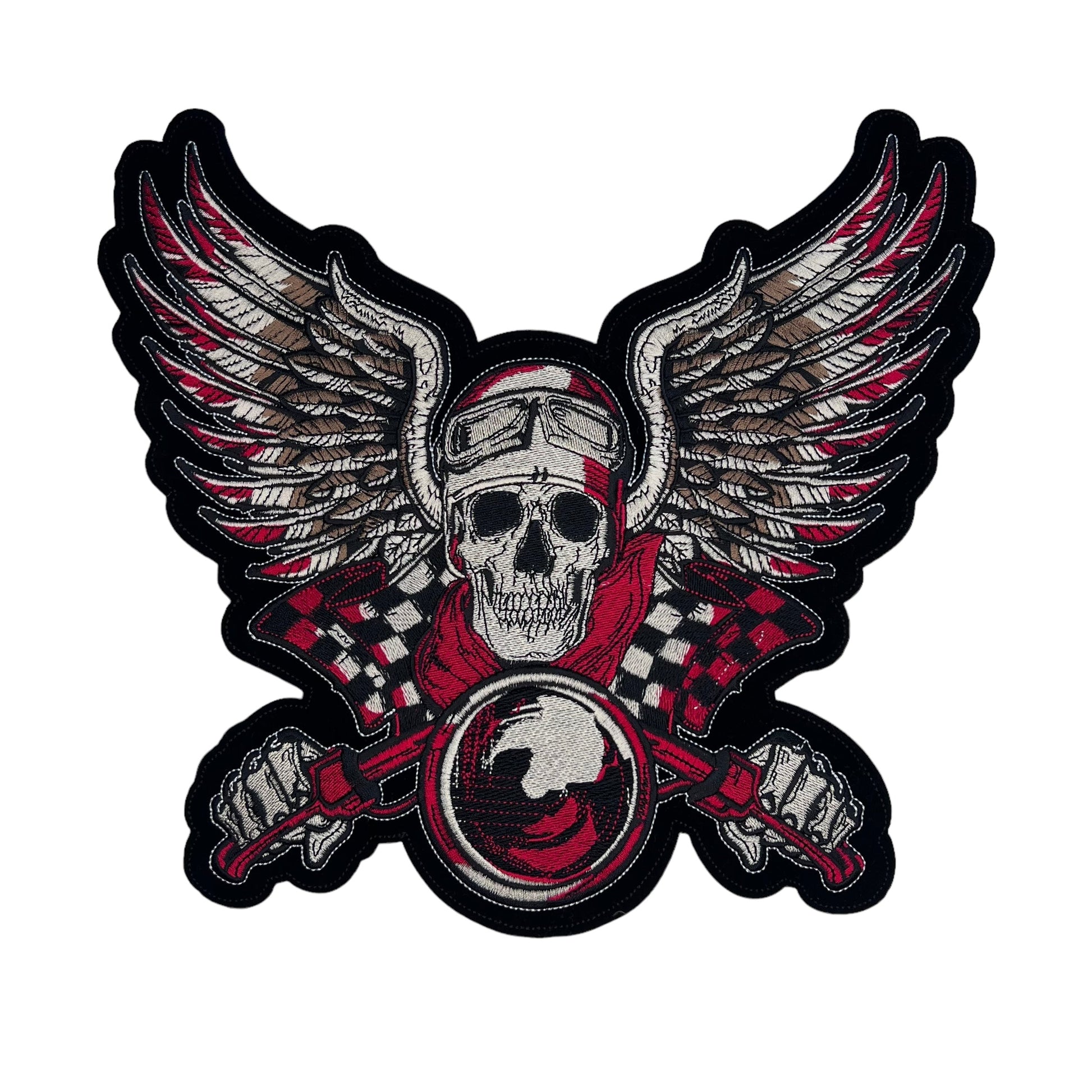 GP0012-skull-met-vleugels-achter-een-motor-stuur-patch