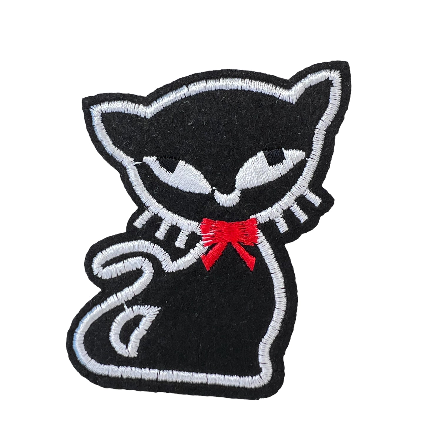 P0100-zwarte-kat-met-rode-strik-patch