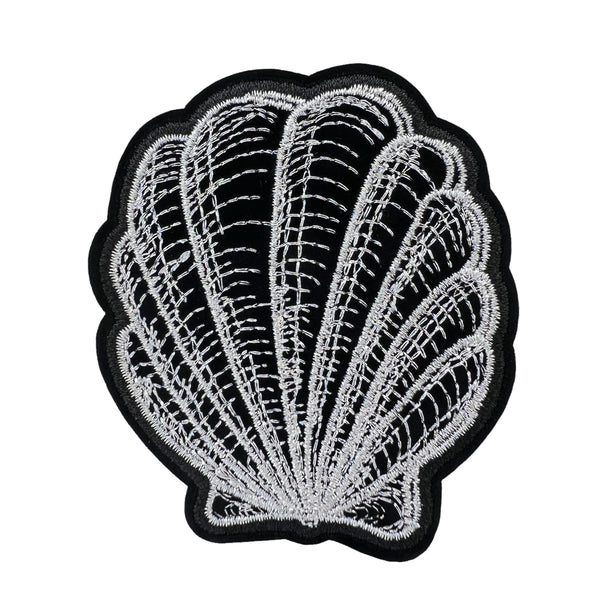 P0125-zwarte-zeeschelp-met-zilveren-accenten-patch