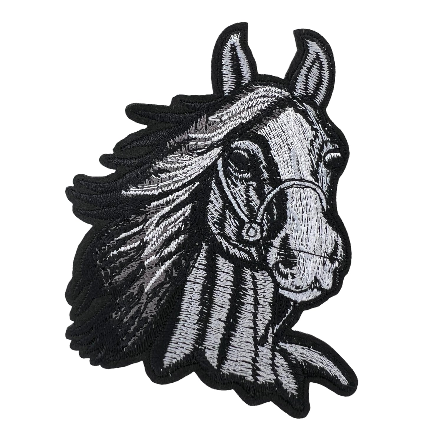 P0216-zwart-wit-paard-met-wapperende-manen-patch