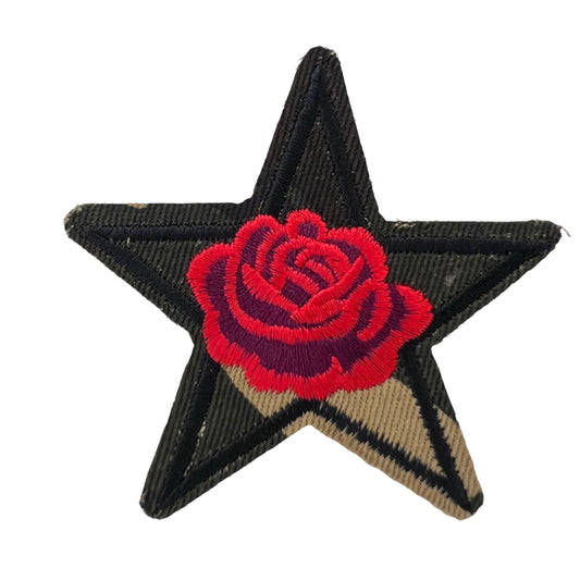 P0242-legerkleurige-met-rode-roos-patch