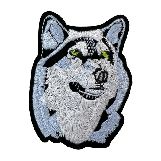 P0249-zilverkleurige-wolf-op-zwarte-achtergrond-patch