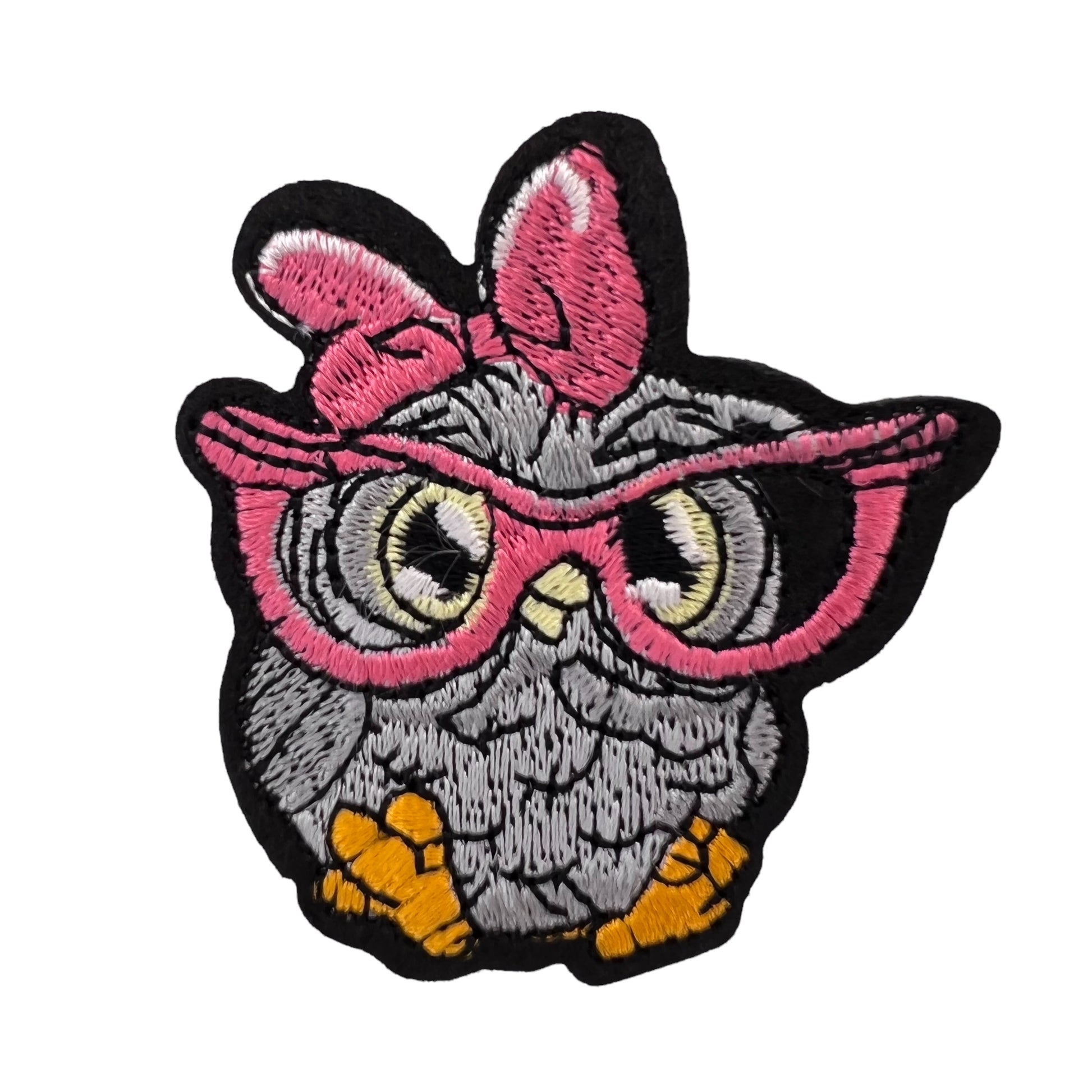 P0392-grijs-uiltje-met-roze-zonnebril-en-strik-patch