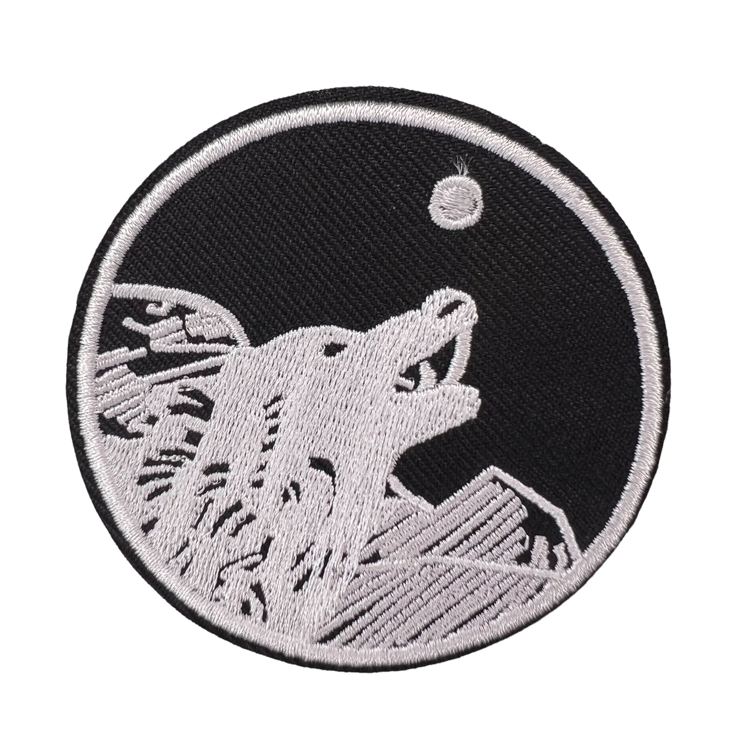 P0450-huilende-wolf-naar-maan-patch