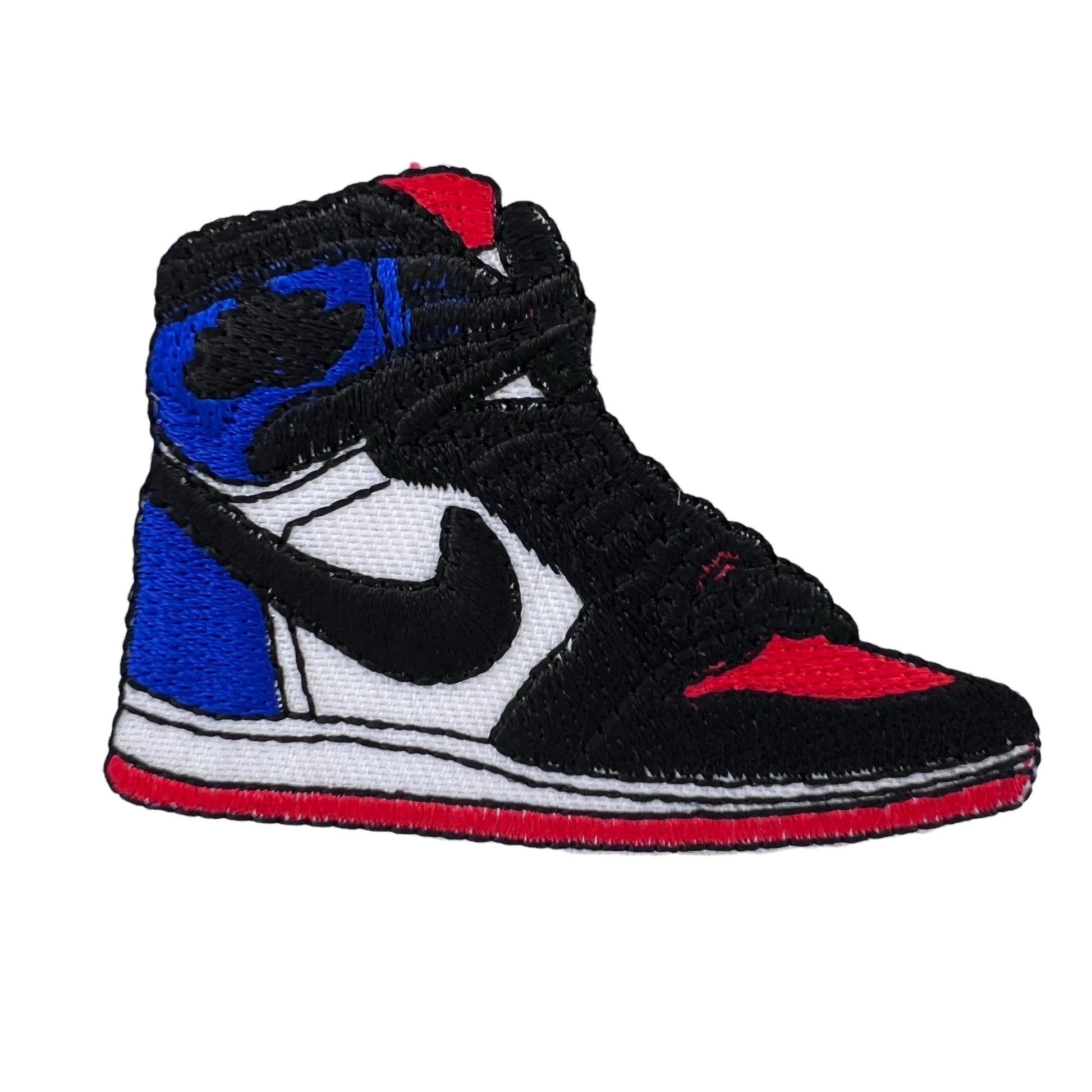 P0482-hoge-sneaker-met-rood-en-blauw-patch