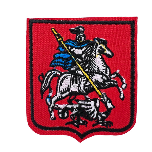 P0529-ridder-op-rode-achtergrond-patch