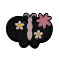 P0570-vlinder-van-jeansstof-met-een roze-bloem-patch