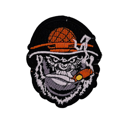 P0593-gorilla-met-sigaar-en-helm-patch