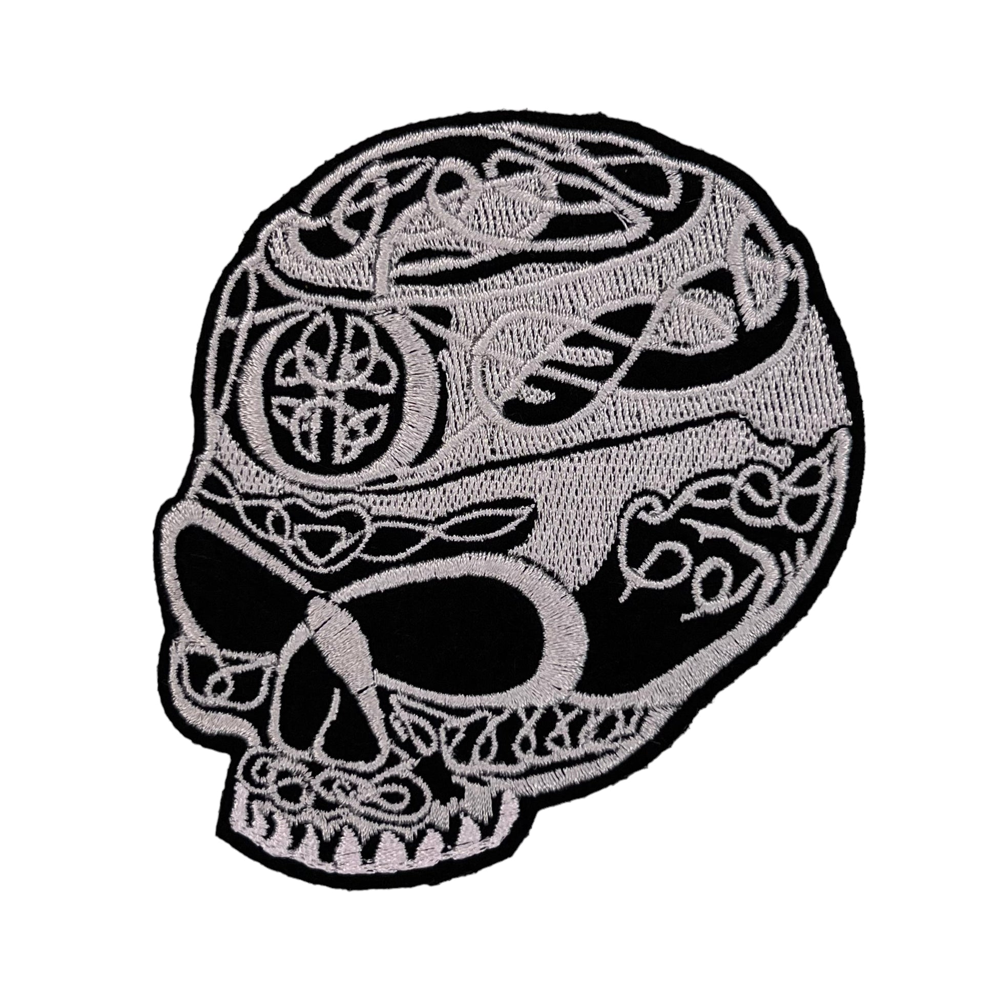 P0598-zwart-met-witte-skull-patch